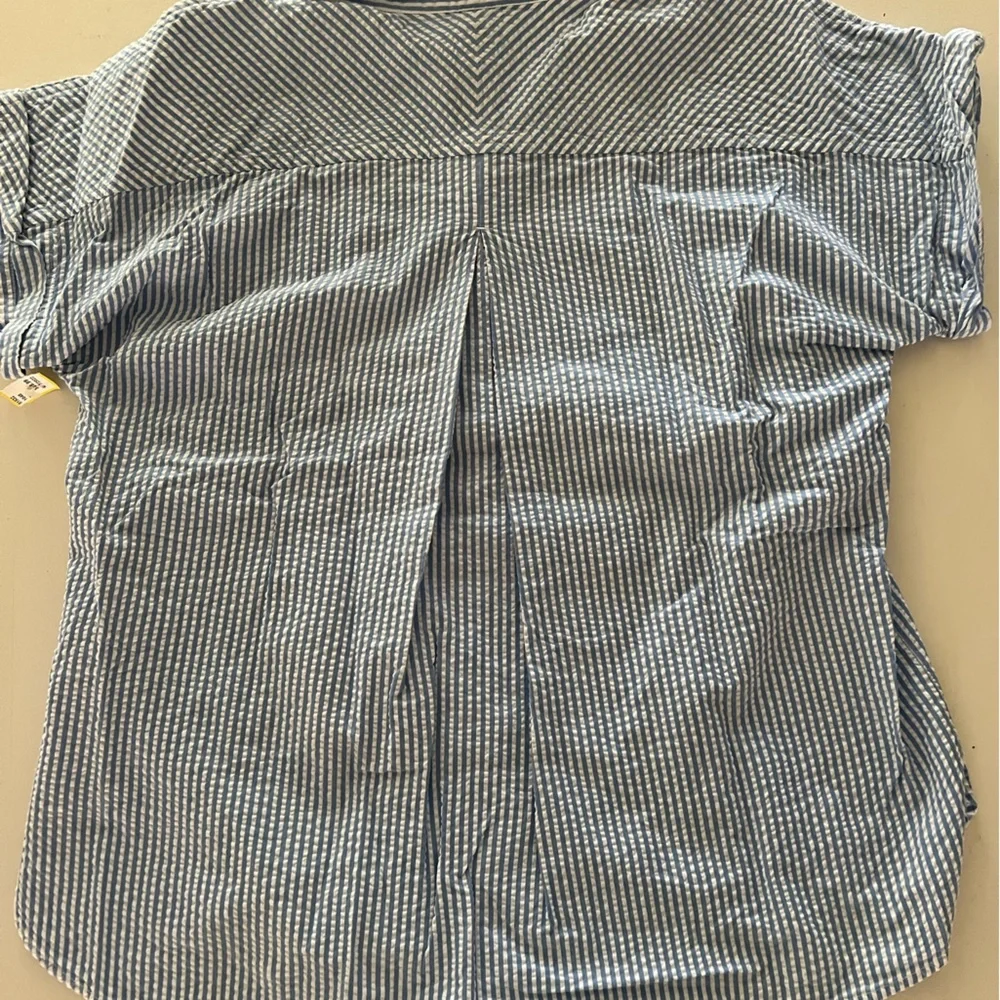 Women’s vineyard vines sear sucker short sleeve top - Picture 3 of 4